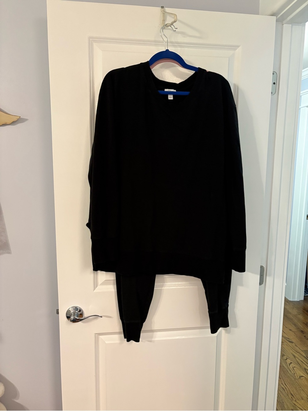 Daily Ritual Black Pullover Sweatshirt and sweatpants